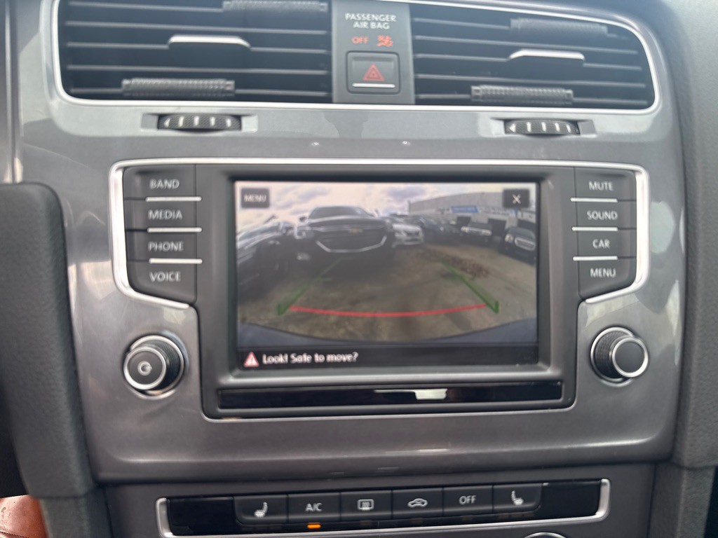 2017 Volkswagen Golf Image 16