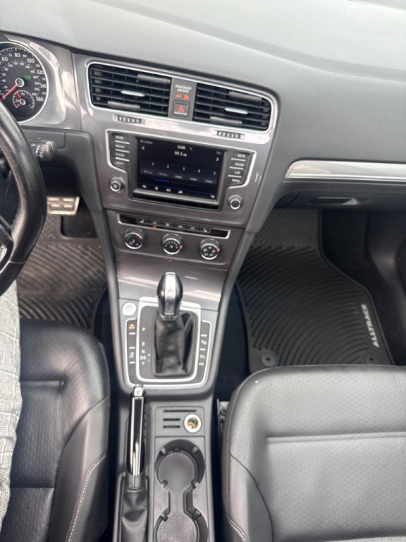 2017 Volkswagen Golf Image 17