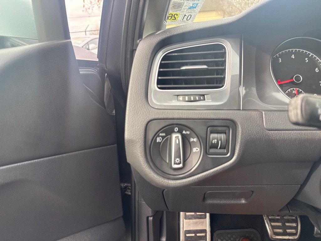 2017 Volkswagen Golf Image 20