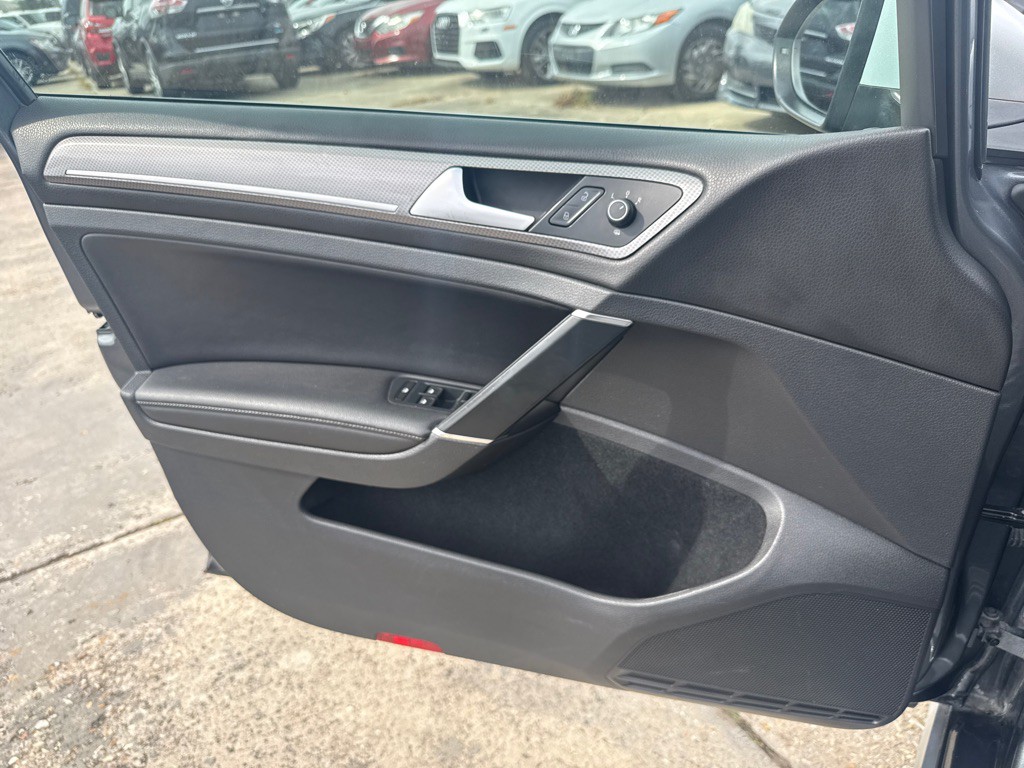 2017 Volkswagen Golf Image 21