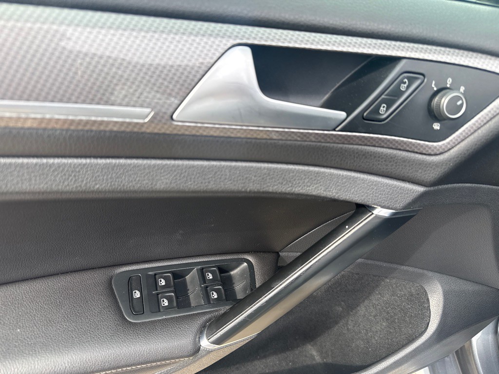 2017 Volkswagen Golf Image 22