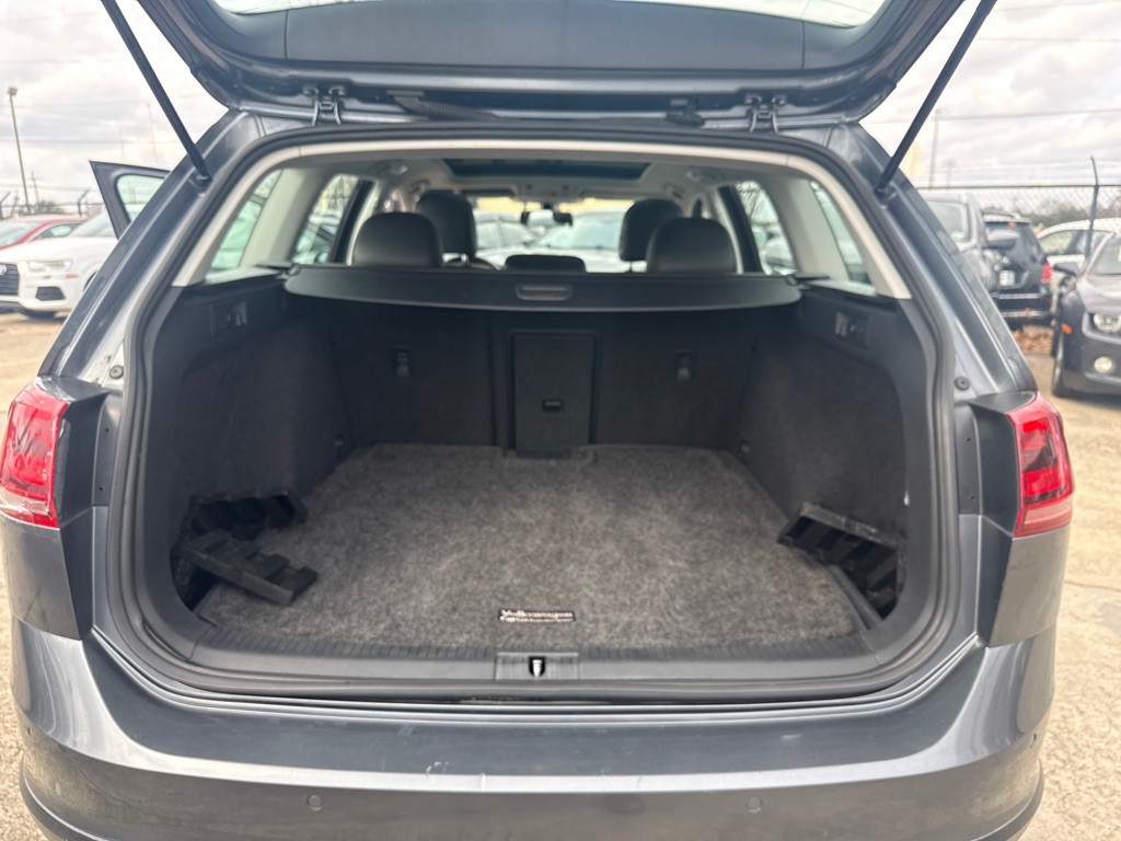 2017 Volkswagen Golf Image 24