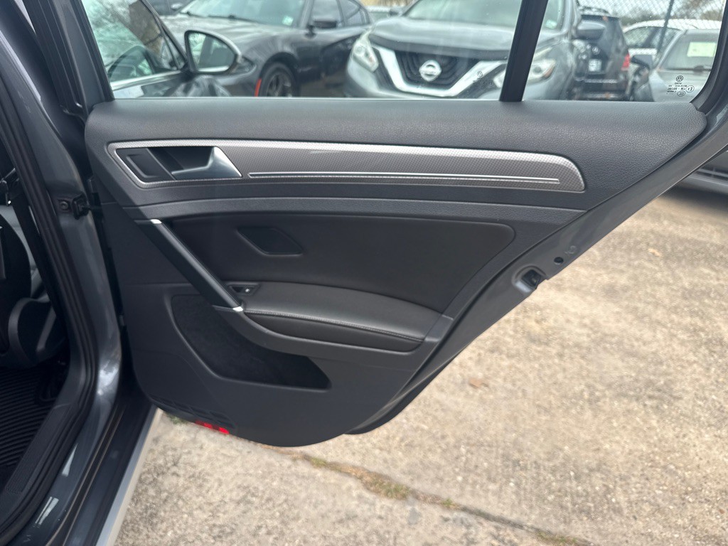 2017 Volkswagen Golf Image 27