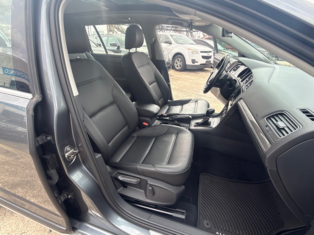 2017 Volkswagen Golf Image 28