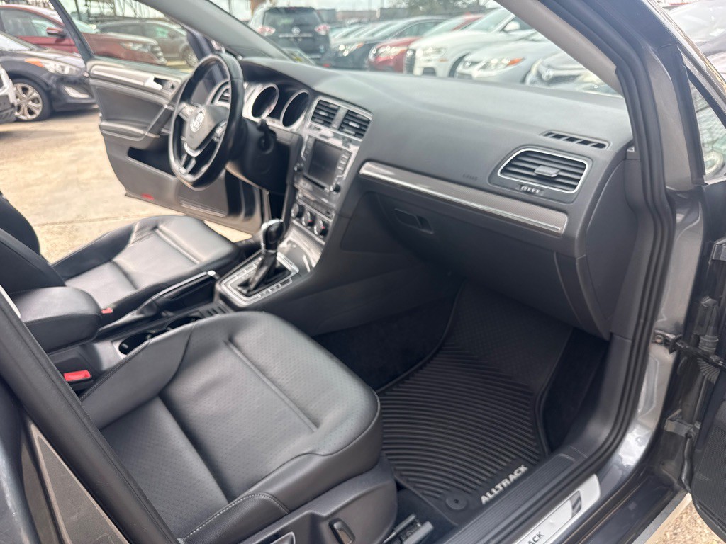 2017 Volkswagen Golf Image 29