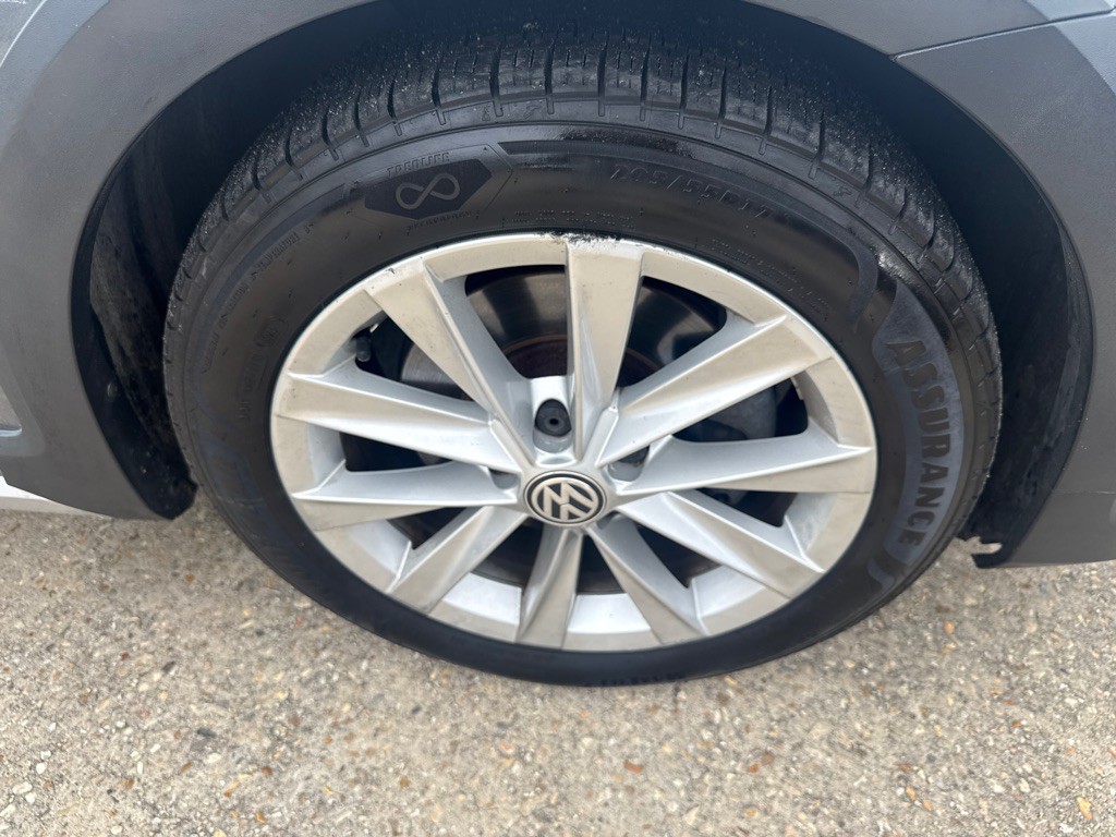 2017 Volkswagen Golf Image 31