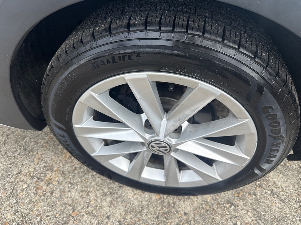 2017 Volkswagen Golf Image 33