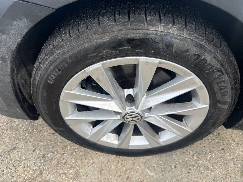 2017 Volkswagen Golf Image 34