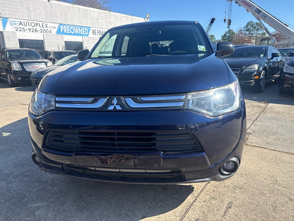 2014 Mitsubishi Outlander Image 2