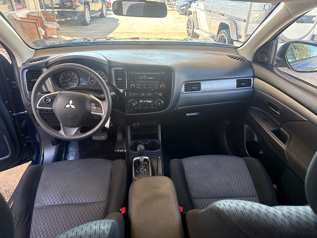 2014 Mitsubishi Outlander Image 12