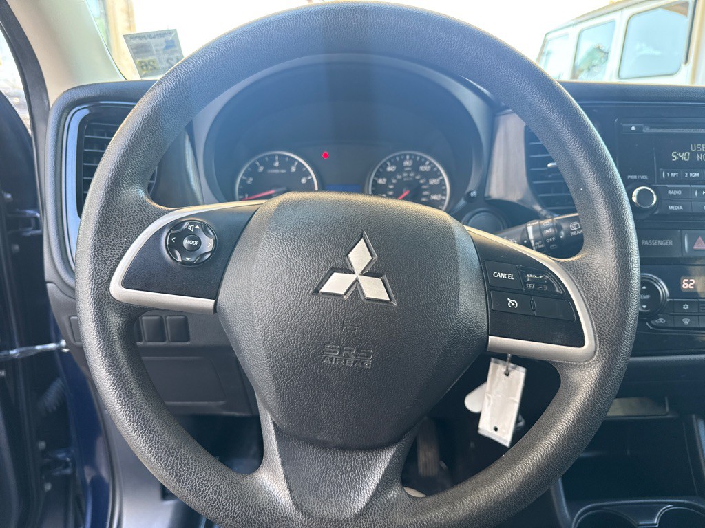 2014 Mitsubishi Outlander Image 16