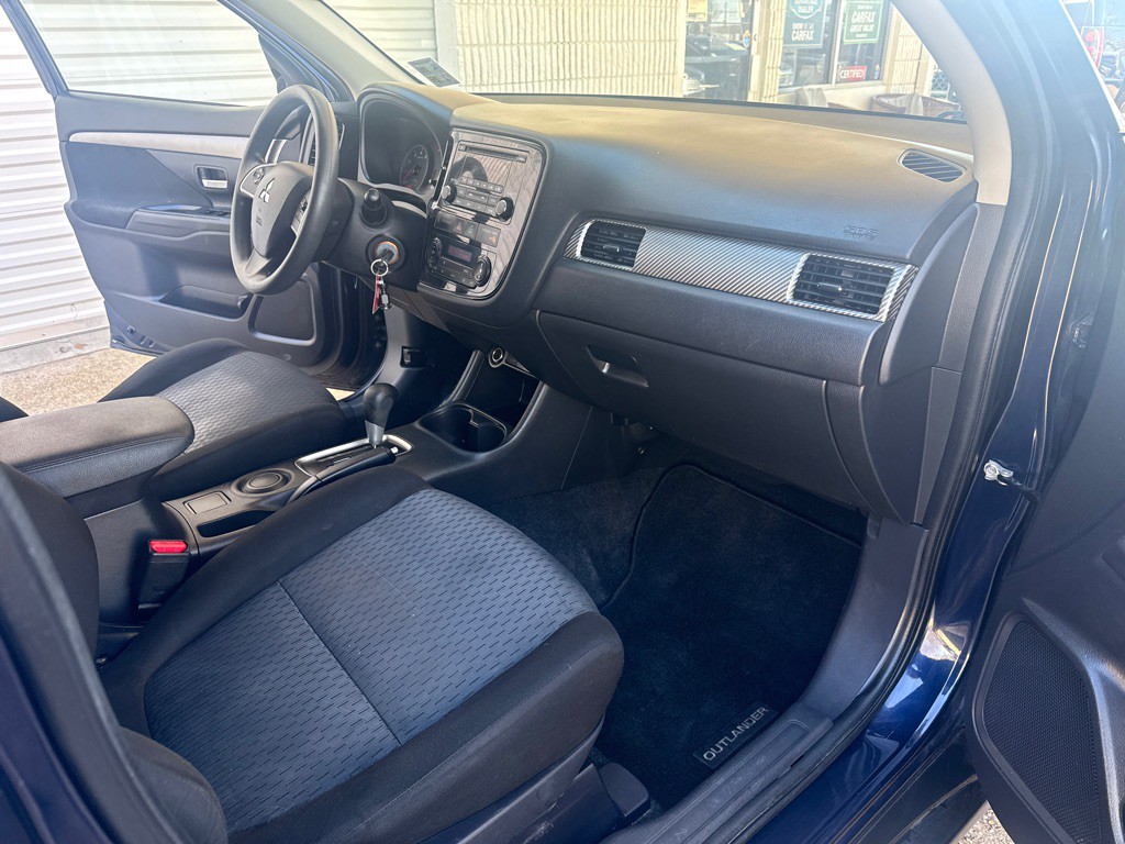 2014 Mitsubishi Outlander Image 24