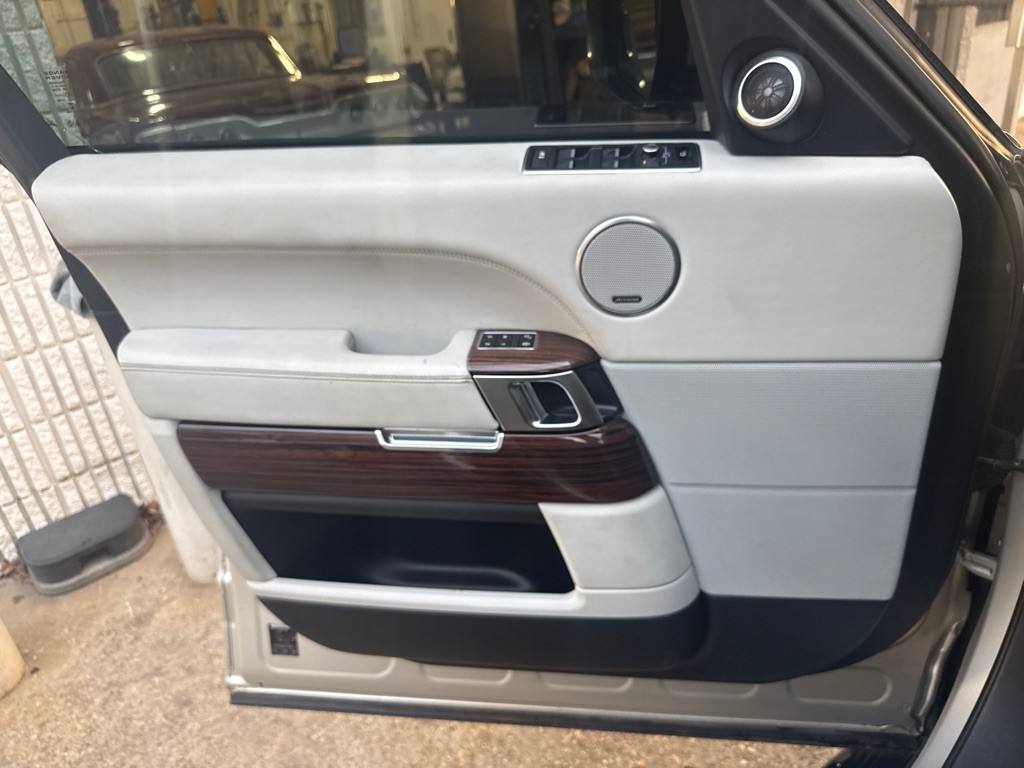 2014 Land Rover Range Rover Image 20