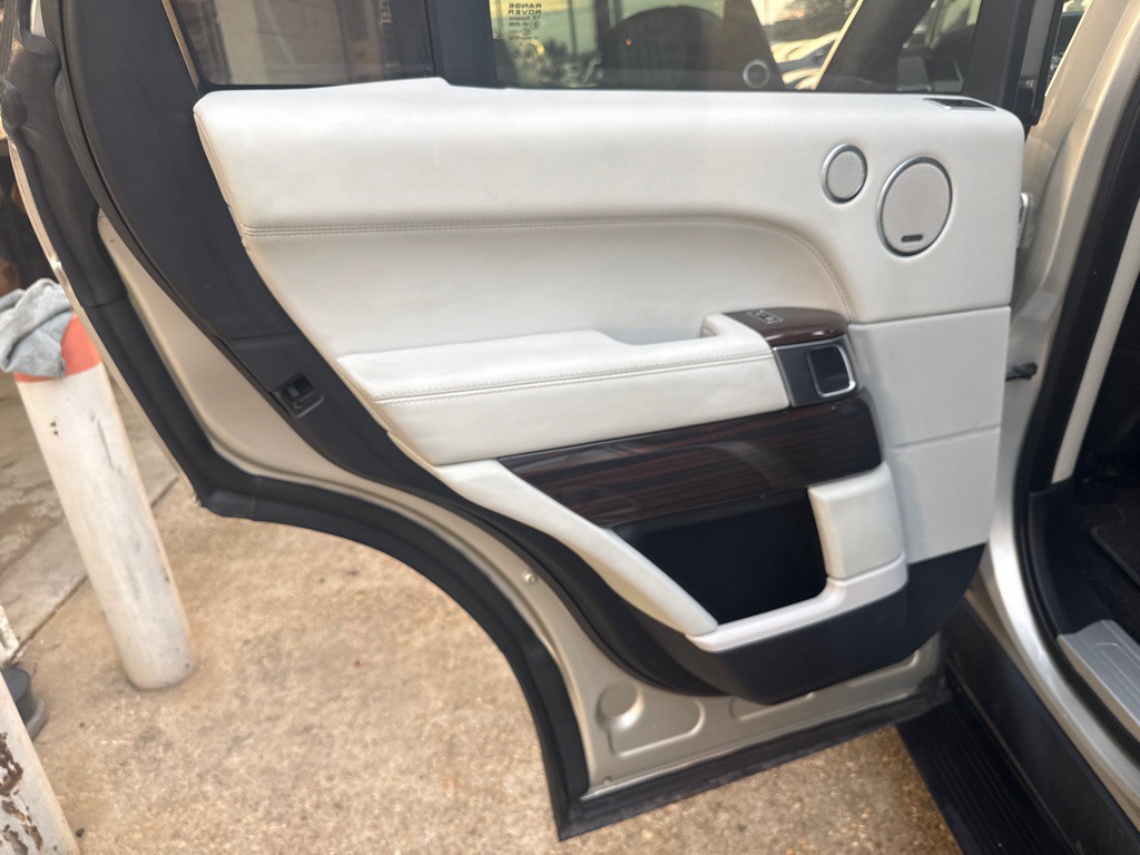 2014 Land Rover Range Rover Image 22