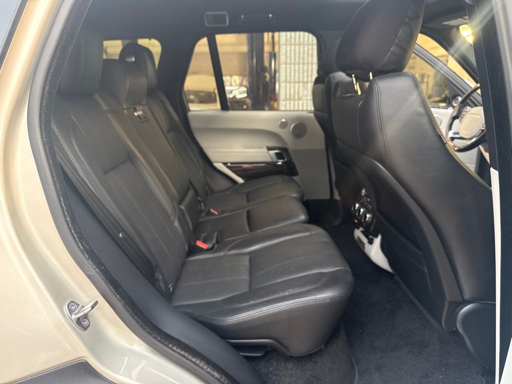 2014 Land Rover Range Rover Image 26