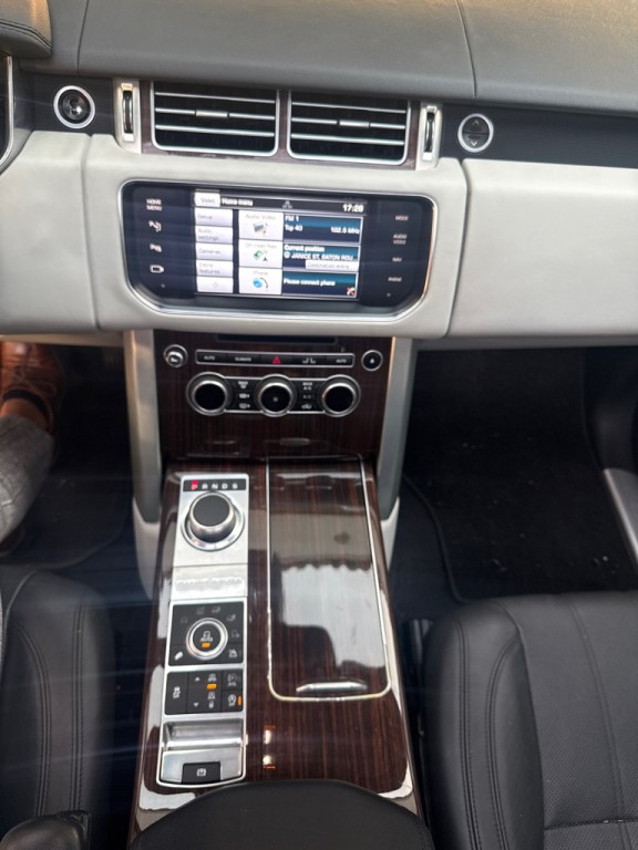 2014 Land Rover Range Rover Image 16