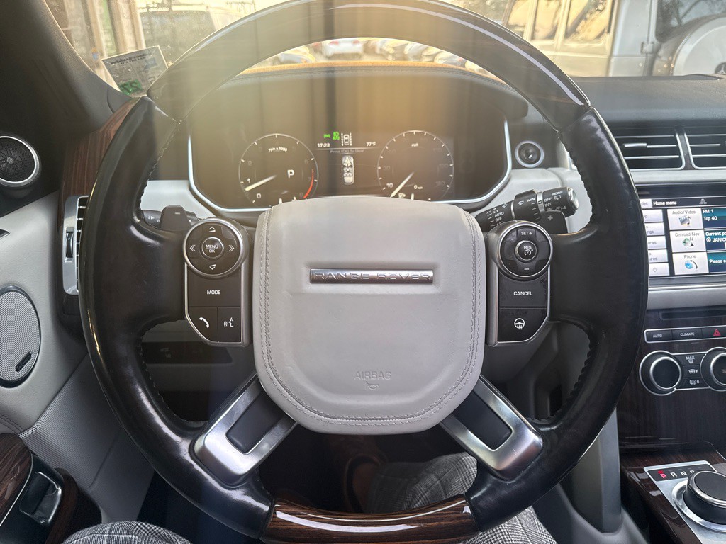 2014 Land Rover Range Rover Image 17