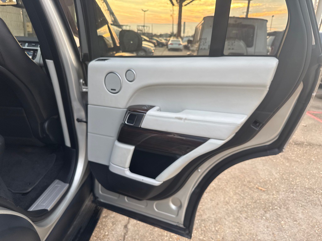 2014 Land Rover Range Rover Image 27