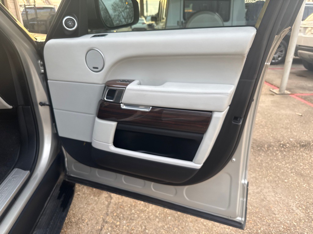 2014 Land Rover Range Rover Image 30