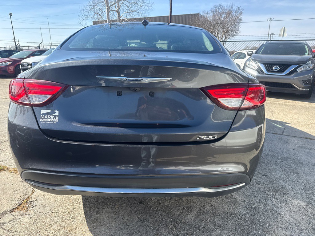 2017 Chrysler 200 Image 7