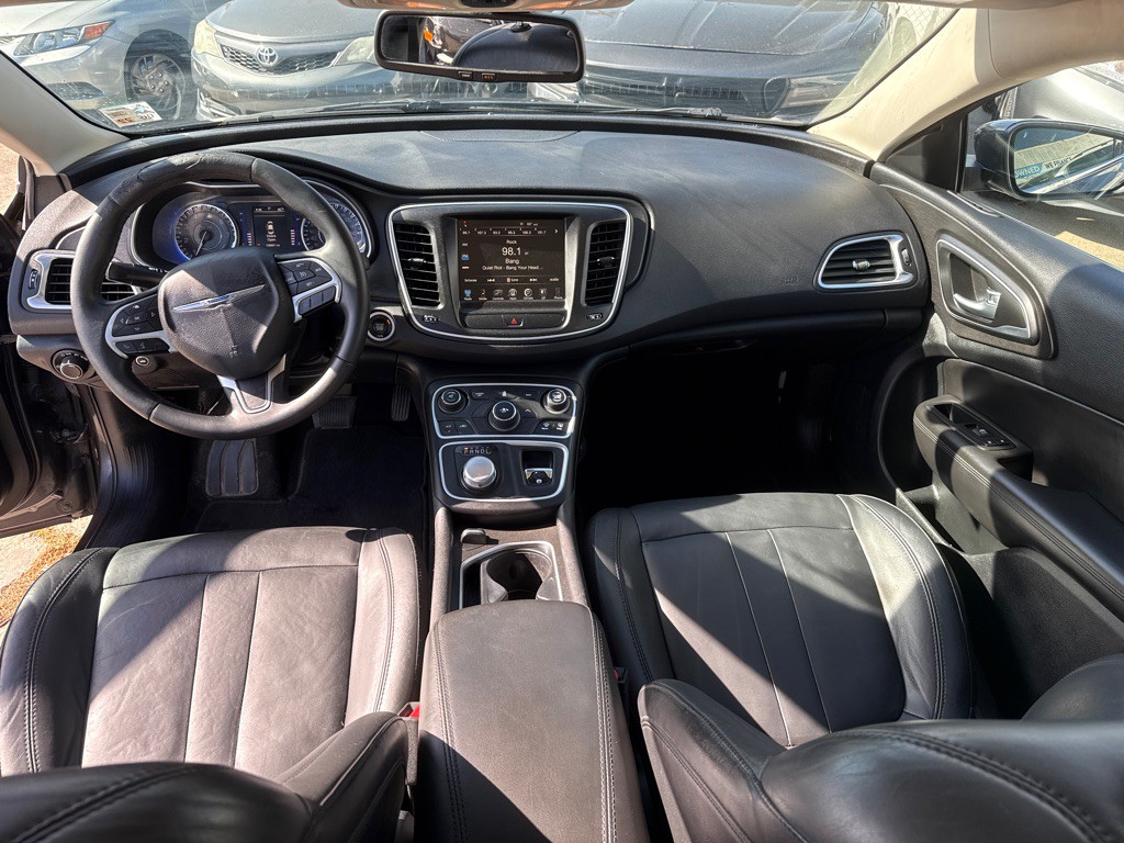 2017 Chrysler 200 Image 12