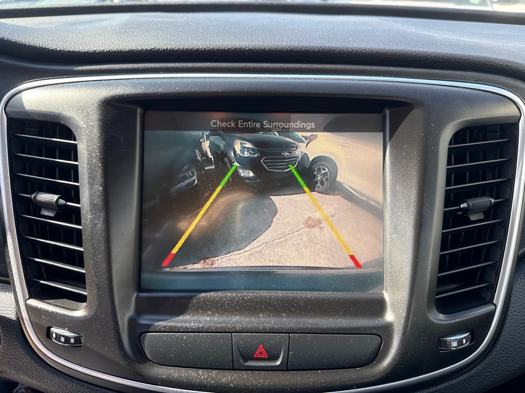 2017 Chrysler 200 Image 14