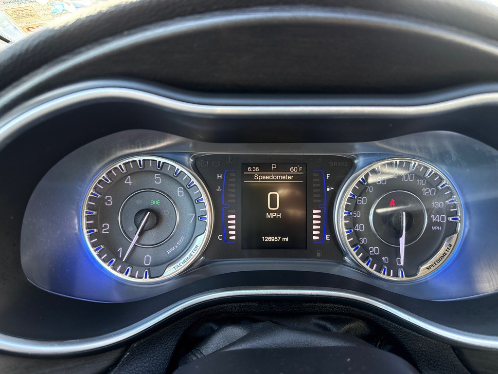 2017 Chrysler 200 Image 17