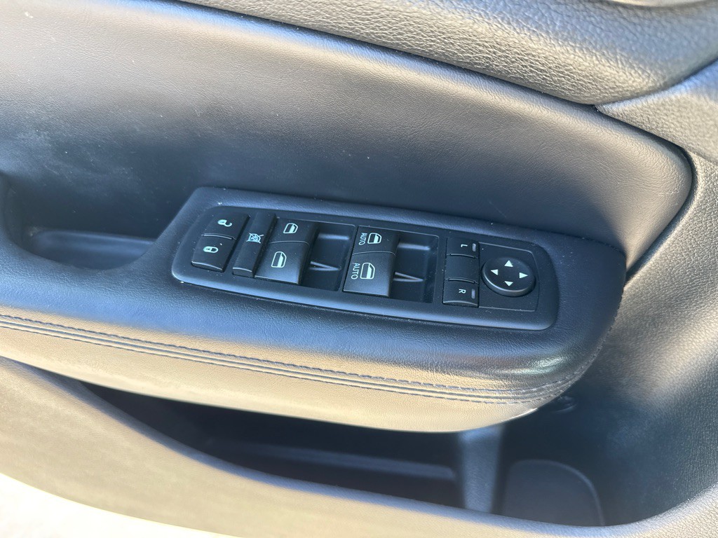 2017 Chrysler 200 Image 20