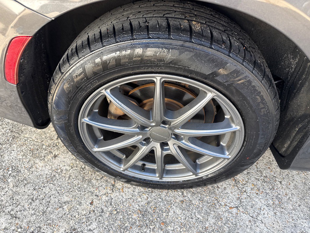 2017 Chrysler 200 Image 28