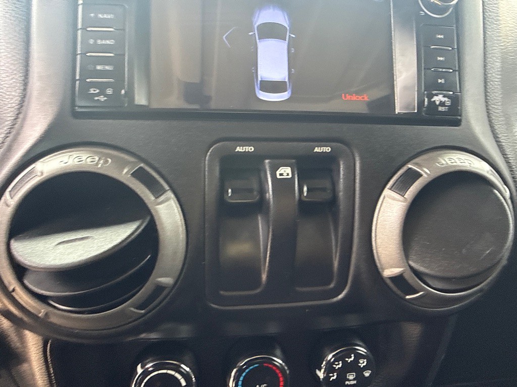 2015 Jeep Wrangler Image 19