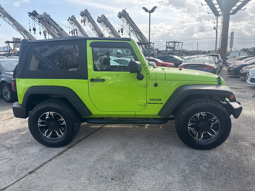 2012 Jeep Wrangler Image 11