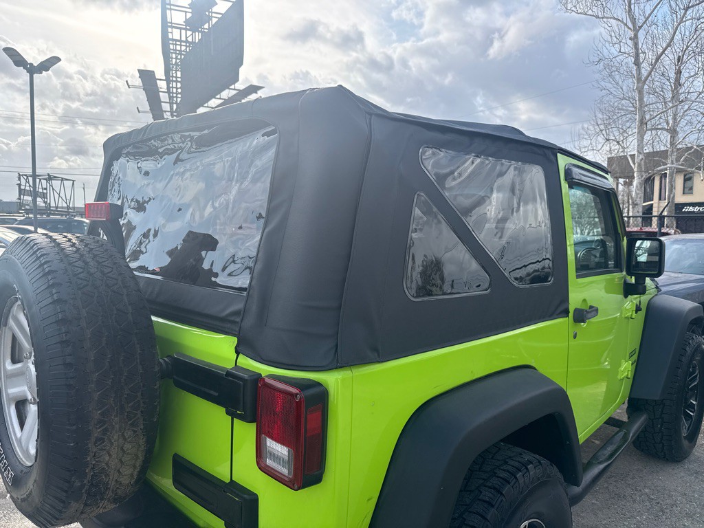 2012 Jeep Wrangler Image 12