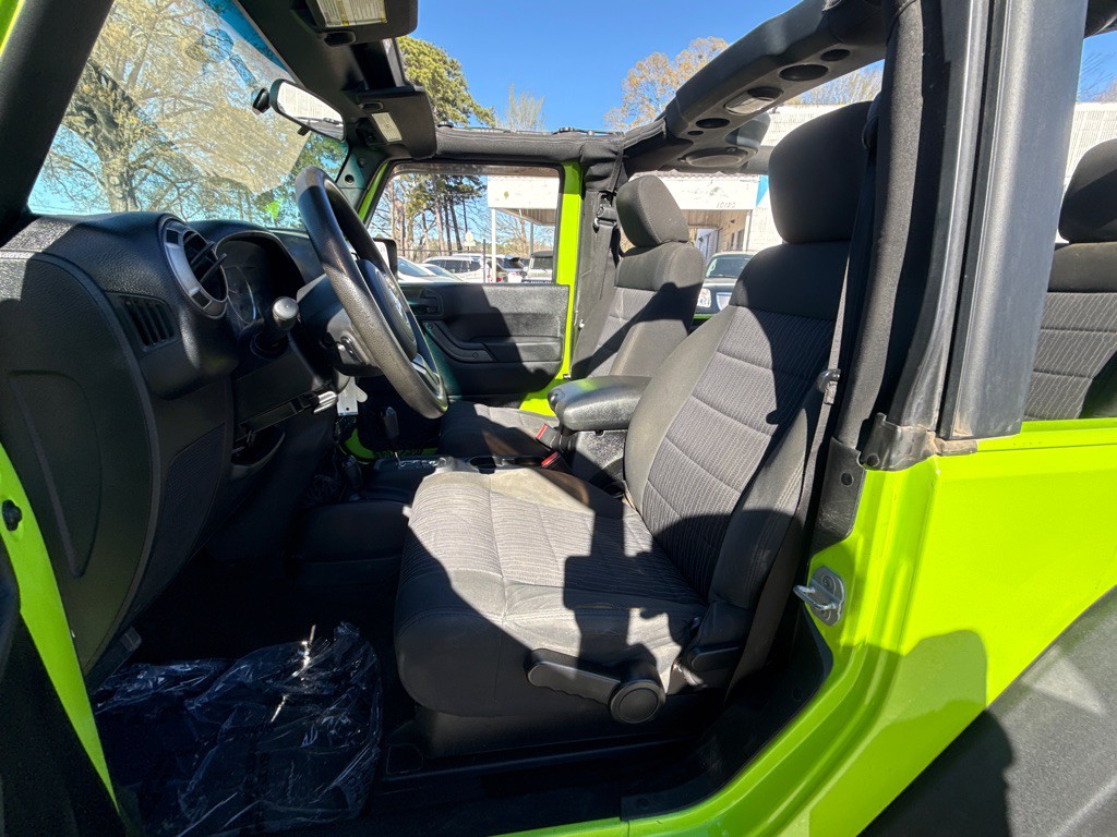 2012 Jeep Wrangler Image 15