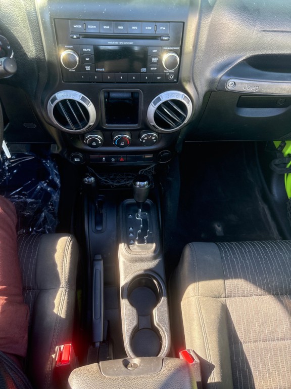 2012 Jeep Wrangler Image 19