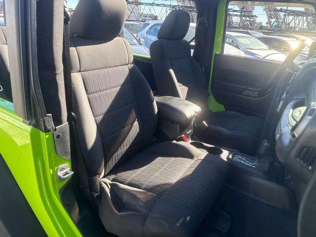 2012 Jeep Wrangler Image 24