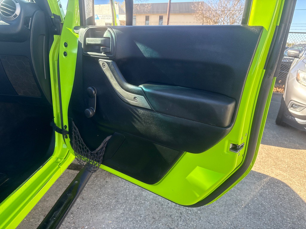 2012 Jeep Wrangler Image 25