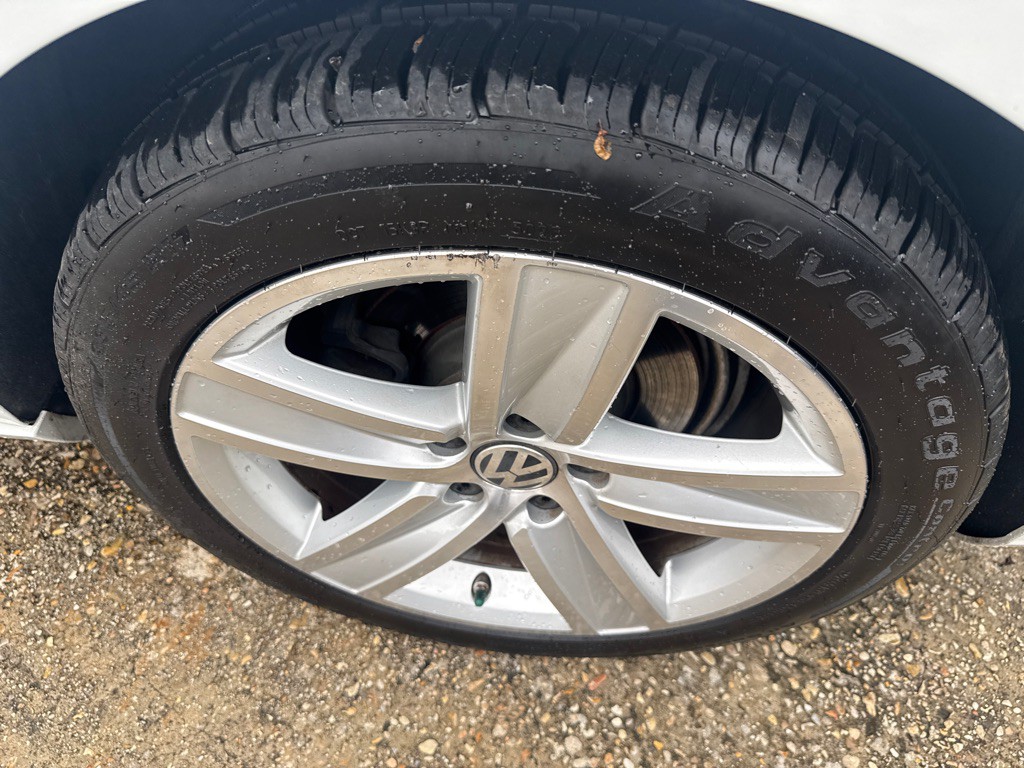 2017 Volkswagen CC Image 32