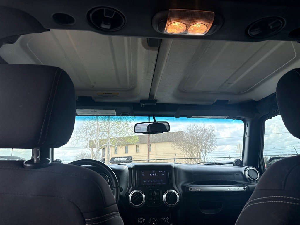 2013 Jeep Wrangler Unlimited Image 18