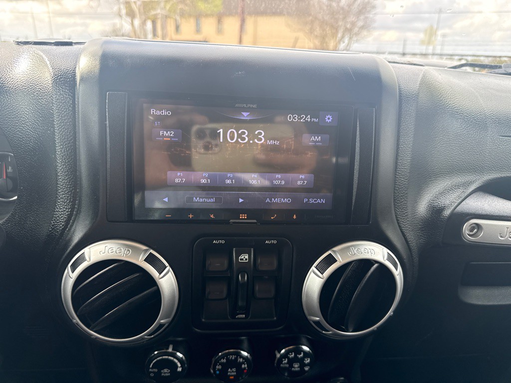 2013 Jeep Wrangler Unlimited Image 19