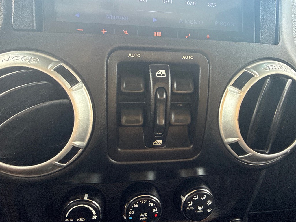 2013 Jeep Wrangler Unlimited Image 20