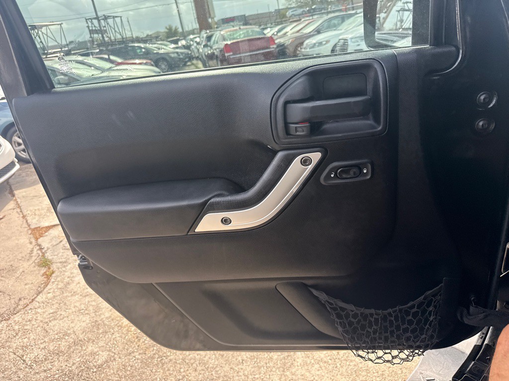 2013 Jeep Wrangler Unlimited Image 25