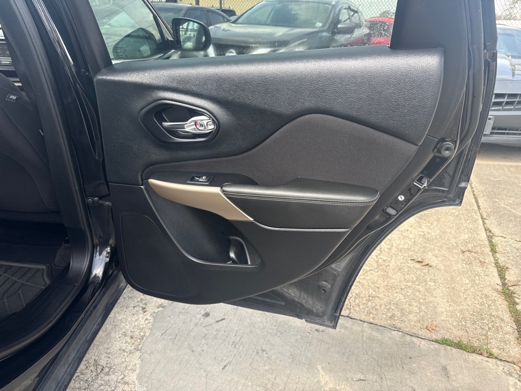 2018 Jeep Cherokee Image 15