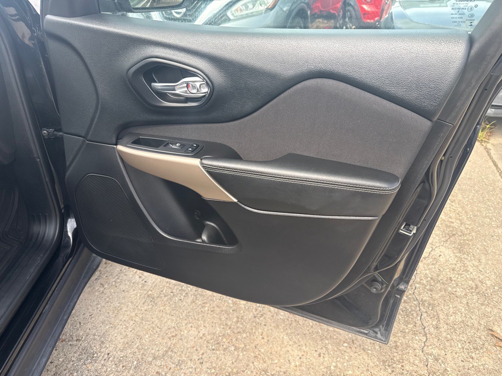 2018 Jeep Cherokee Image 18