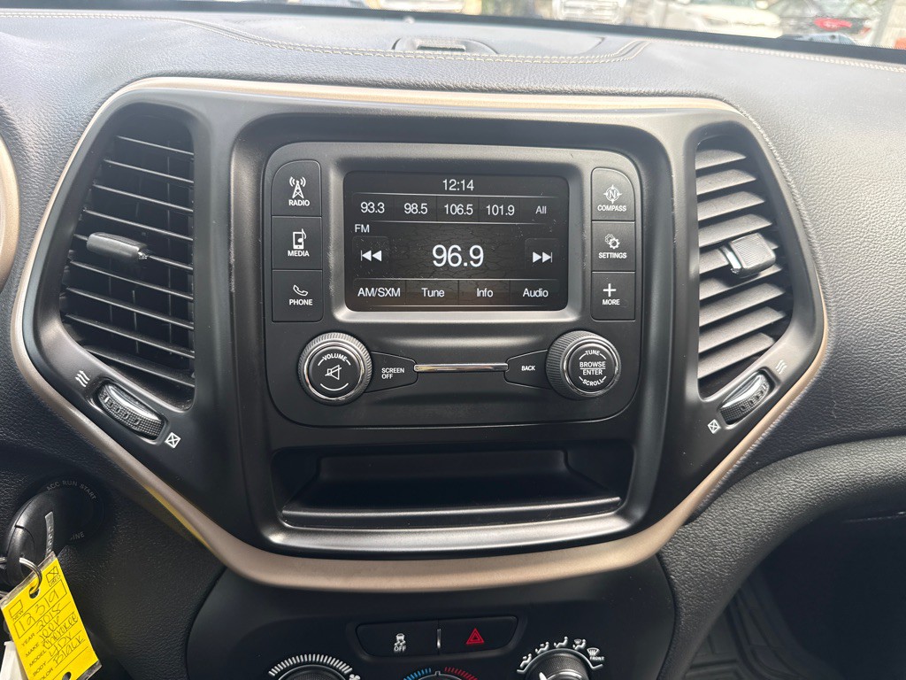 2018 Jeep Cherokee Image 19