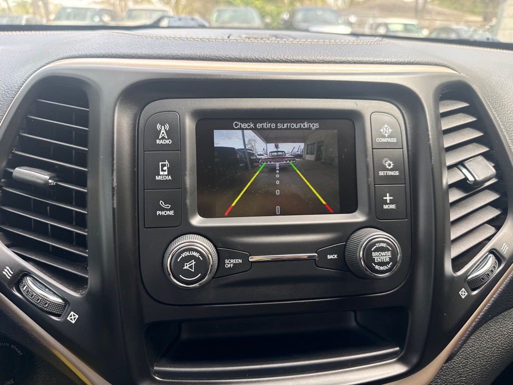 2018 Jeep Cherokee Image 20