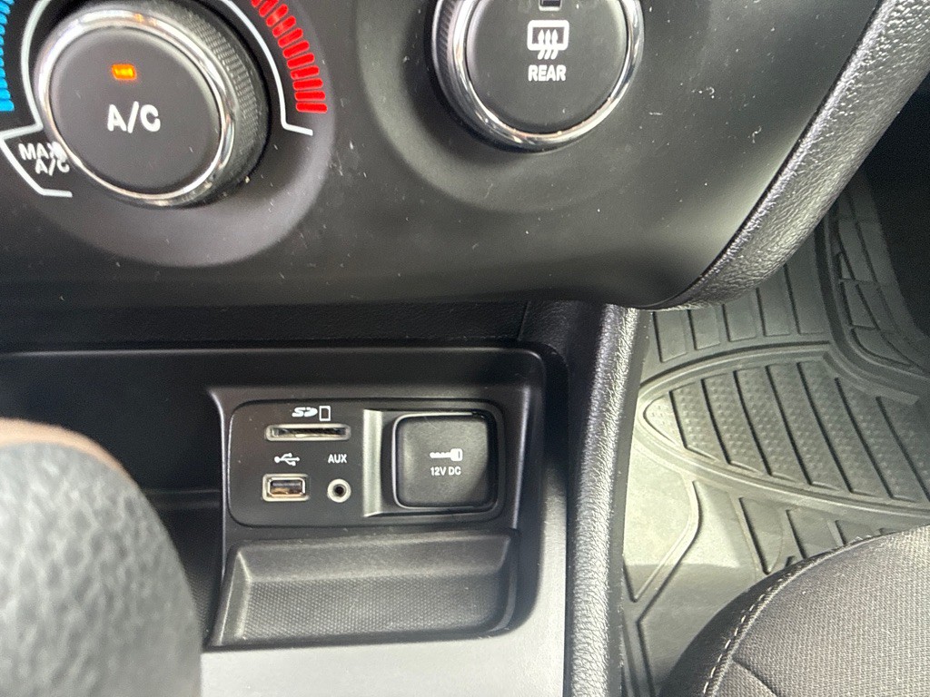 2018 Jeep Cherokee Image 25