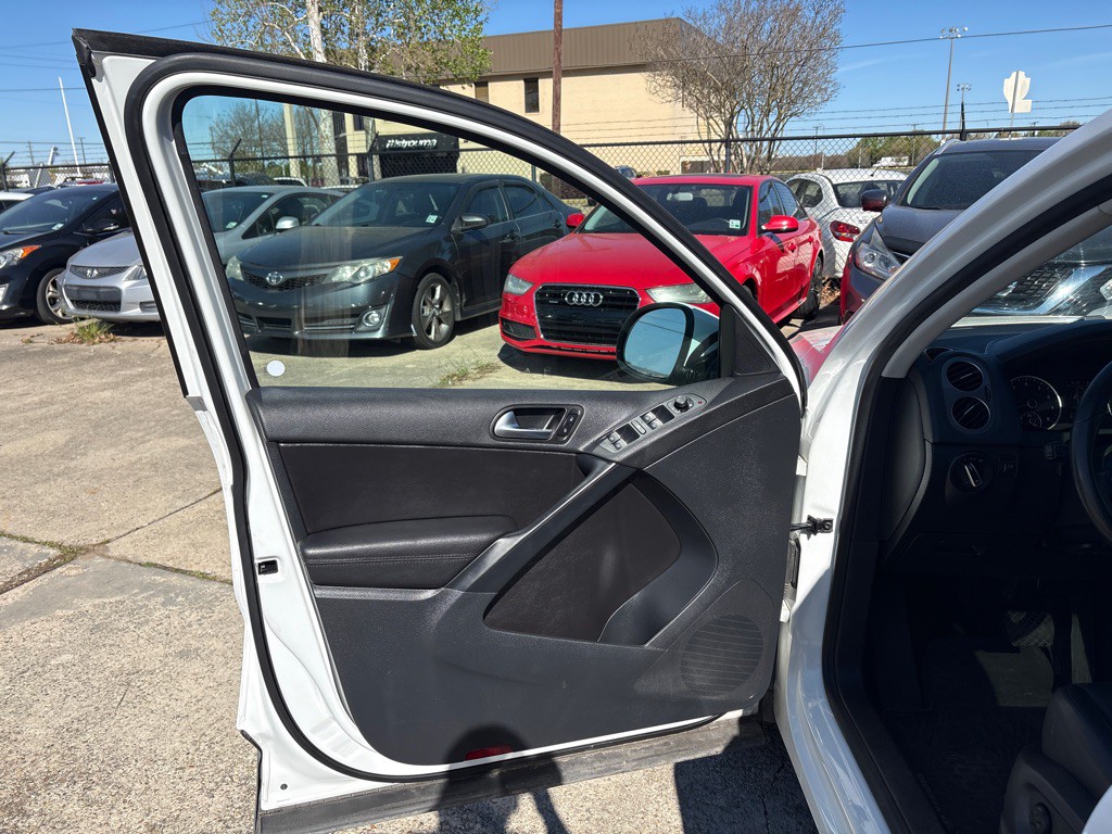 2017 Volkswagen Tiguan Image 14