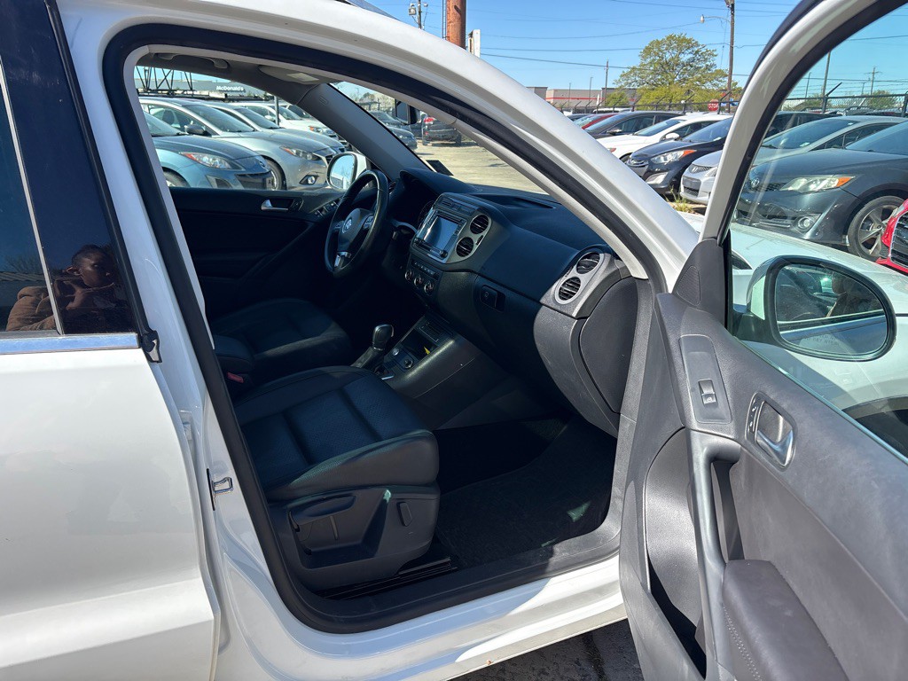 2017 Volkswagen Tiguan Image 24