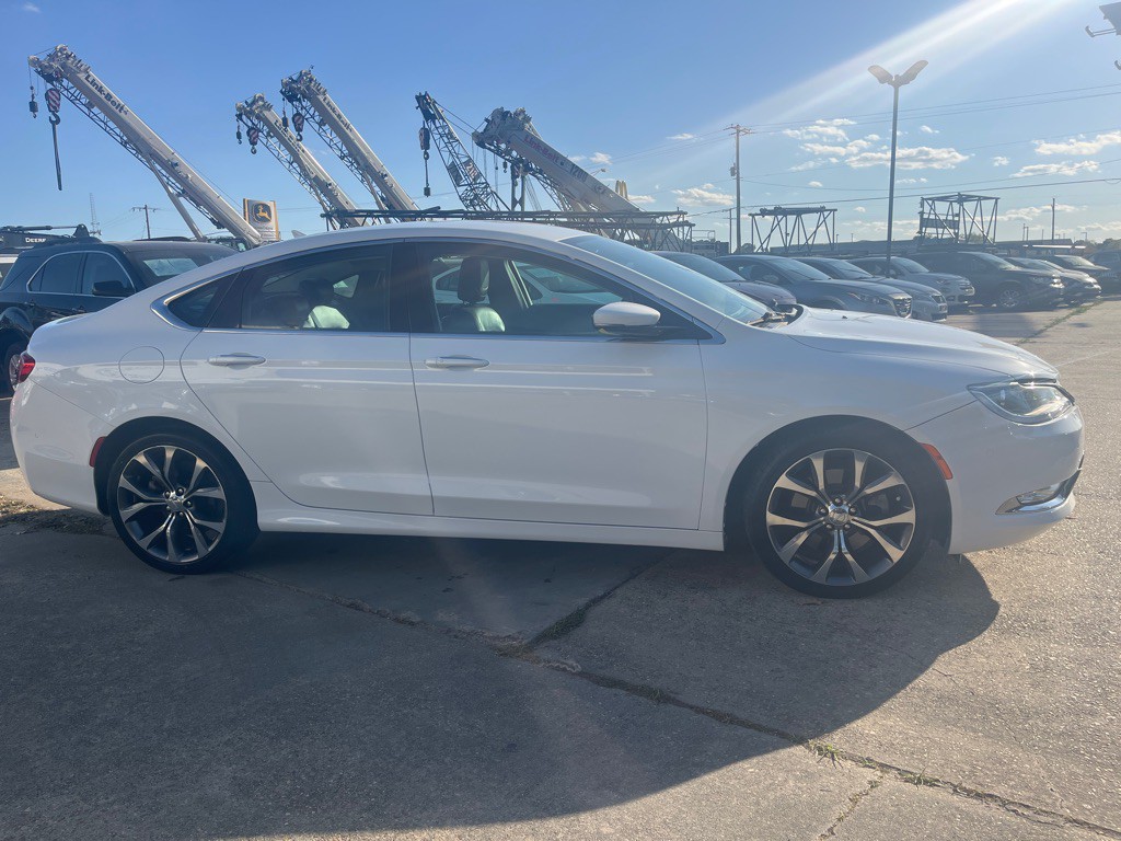 2015 Chrysler 200 Image 5