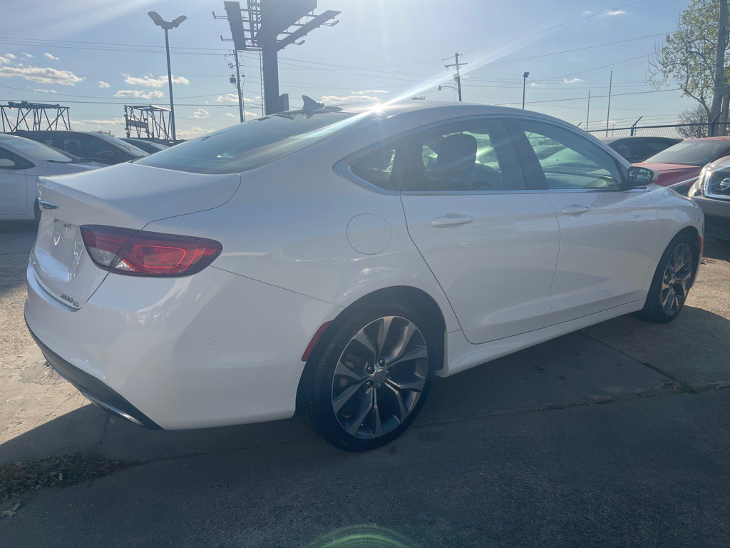 2015 Chrysler 200 Image 6